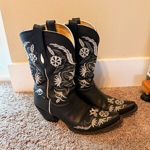 Tony Lama Black Embroidered Western Vaquero snip toe western boots